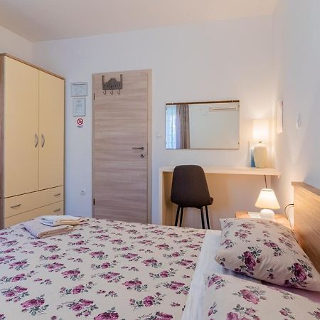 Room Laudina Крес Екстериор снимка