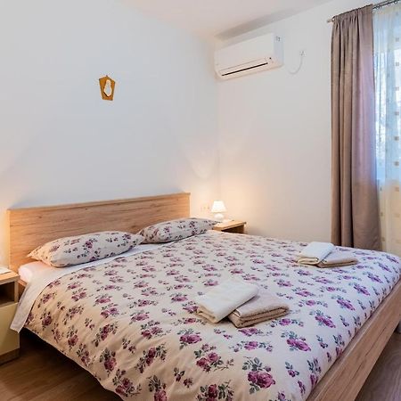 Room Laudina Крес Екстериор снимка