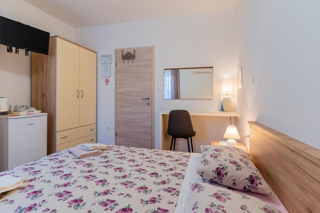 Room Laudina Крес Екстериор снимка